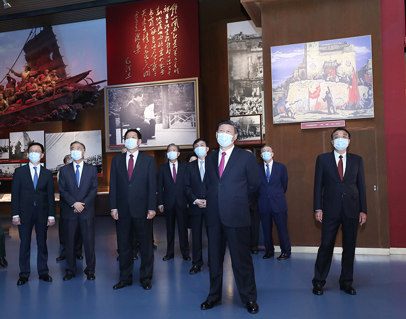6月18日,党和国家领导人习近平、李克强、栗战书、汪洋、王沪宁、赵乐际、韩正、王岐山等在中国共产党历史展览馆参观“‘不忘初心、牢记使命’中国共产党历史展览”。